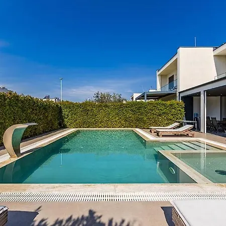 Discover An Exclusive Seaside Retreat ! Gasthuis