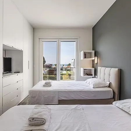 Discover An Exclusive Seaside Retreat !