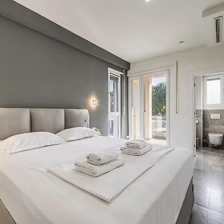 Discover An Exclusive Seaside Retreat ! Plazhi San Pietro