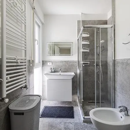 Discover An Exclusive Seaside Retreat ! Casa de hóspedes Plazhi San Pietro
