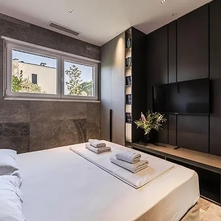 Discover An Exclusive Seaside Retreat ! *
